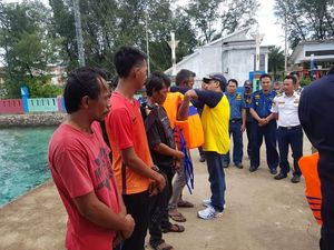 Ingatkan Keselamatan Pelayaran, Kemenhub Bagikan Jaket Pelampung