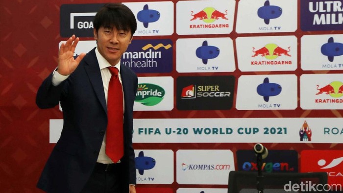 Shin Tae-yong Resmi Jadi Pelatih Timnas Indonesia Shin Tae-yong telah resmi menjadi pelatih anyar Timnas Indonesia. Dia diperkenalkan di Stadion Pakansari, Cibinong, Sabtu (28/12/2019).