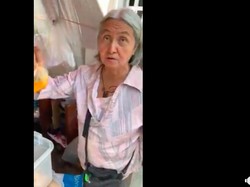 Mulia! Demi Bantu Siswa Miskin, Nenek Ini Jual Makanan Rp 1.000
