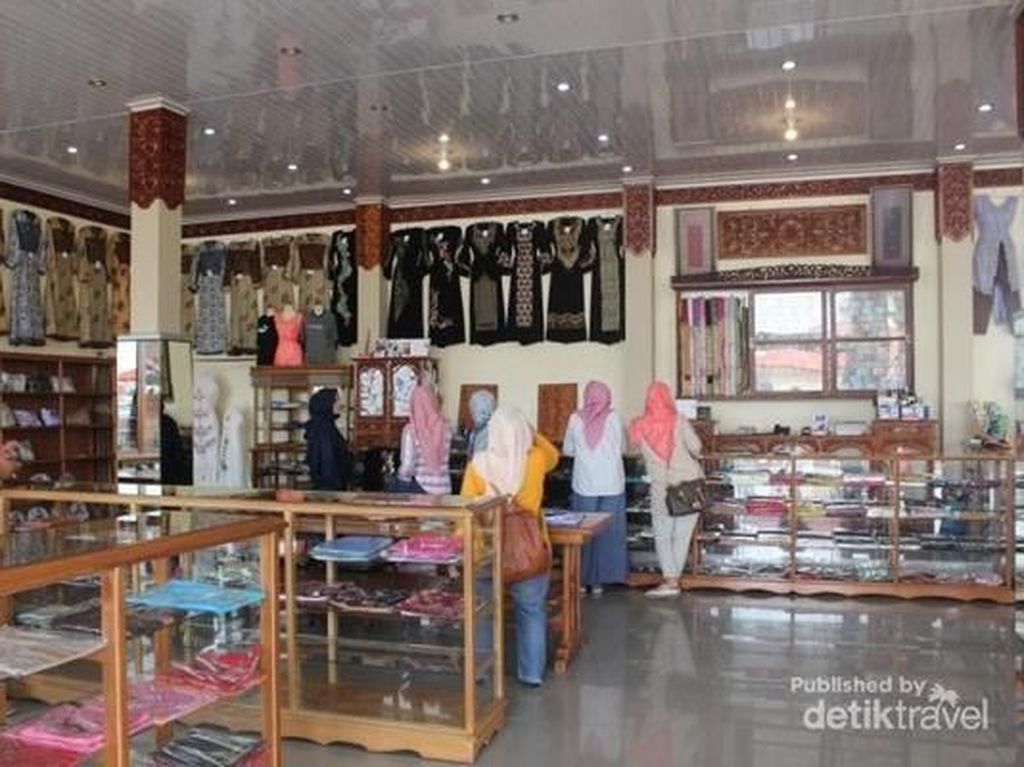 Foto: Tempat Mencari Oleh-oleh di Sumatera Barat Foto: Tempat Mencari Oleh-oleh di Sumatera Barat