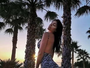 Foto: Gaya Liburan Seksi Pacar Cristiano Ronaldo