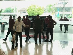 Serunya Jan Ethes Main Pancing Kodok-Bola Bareng Jokowi