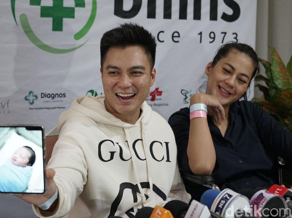Paula Verhoeven Ungkap Alasan Melahirkan Caesar Paula Verhoeven Ungkap Alasan Melahirkan Caesar