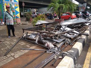 Papan Reklame Roboh, Gerindra: Tak Berizin Harusnya Ditebang Papan Reklame Roboh, Gerindra: Tak Berizin Harusnya Ditebang