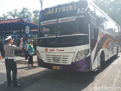 Terjaring Razia, Petugas Dapati 2 Bus Tak Layak Jalan di Subang
