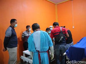 Dua Wisatawan Tewas Saat Berlibur di Teluk Pacitan Dua Wisatawan Tewas Saat Berlibur di Teluk Pacitan