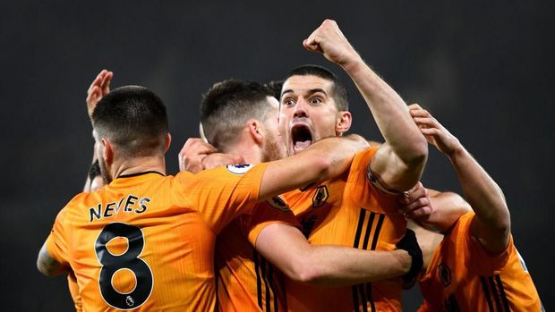 WOLVERHAMPTON, ENGLAND - DECEMBER 27: Conor Coady of Wolverhampton Wanderers celebrates his sides third goal with team mates, scored by Matt Doherty during the Premier League match between Wolverhampton Wanderers and Manchester City at Molineux on December 27, 2019 in Wolverhampton, United Kingdom. (Photo by Clive Mason/Getty Images)