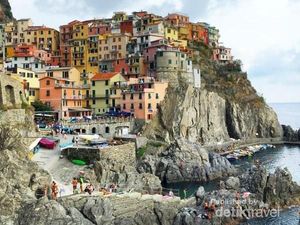 Salam Hangat dari Desa Warna-warni Terindah UNESCO