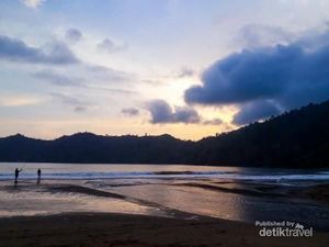 Satu Lagi Pantai Cantik di Malang Satu Lagi Pantai Cantik di Malang