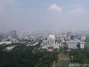 Potret Jakarta dari Puncak Monas Saat Liburan Akhir Tahun Potret Jakarta dari Puncak Monas Saat Liburan Akhir Tahun
