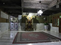 Masjid Tiban, Antara Mitos dan Kenyataan