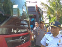 Terjaring Razia, Bus AKAP Tak Layak Jalan Dilarang Lanjutkan Perjalanan