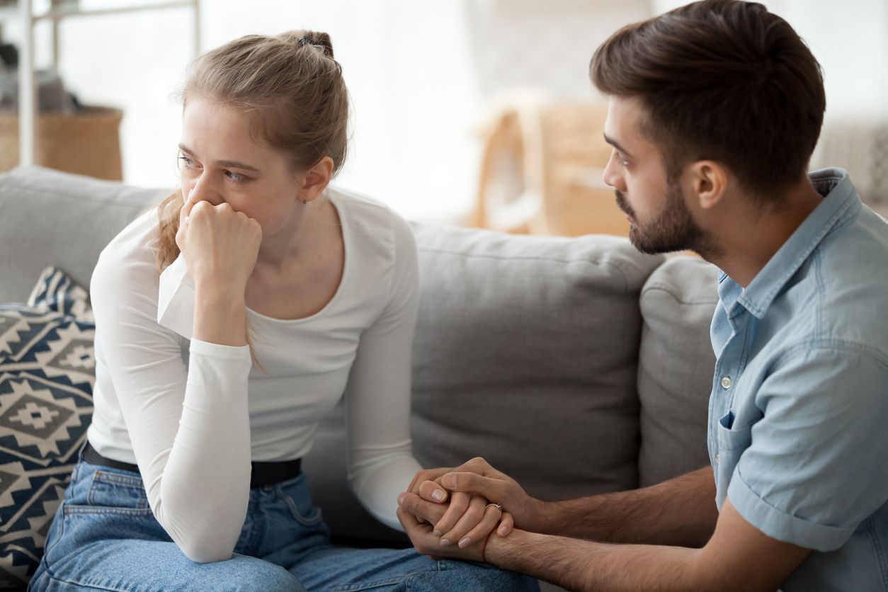 Suami Selingkuh dengan Sahabat Bunda, Harus Bagaimana Ya?