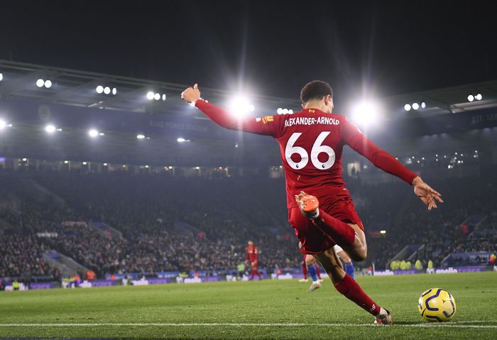 Trent Alexander-Arnold LEICESTER, ENGLAND - DECEMBER 26: Trent Alexander-Arnold takes a corner during the Premier League match between Leicester City and Liverpool FC at The King Power Stadium on December 26, 2019 in Leicester, United Kingdom. (Photo by Michael Regan/Getty Images)