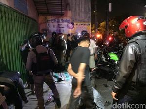 Tim Asuhan Rembulan Satpol PP Kota Surabaya Gagalkan Aksi Tawuran Tim Asuhan Rembulan Satpol PP Kota Surabaya Gagalkan Aksi Tawuran