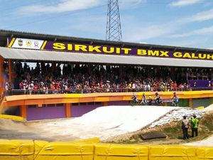 119 Pebalap Ikuti Kejuaraan BMX Super Cross di Ciamis 119 Pebalap Ikuti Kejuaraan BMX Super Cross di Ciamis