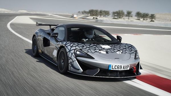 Penampakan McLaren 620R, Mobil Balap yang Legal di Jalan Raya