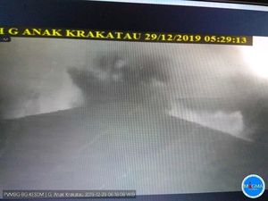 Gunung Anak Krakatau Erupsi Pagi Tadi, Status Waspada