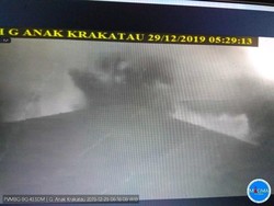 Gunung Anak Krakatau Erupsi, Wisatawan Dilarang Mendekat