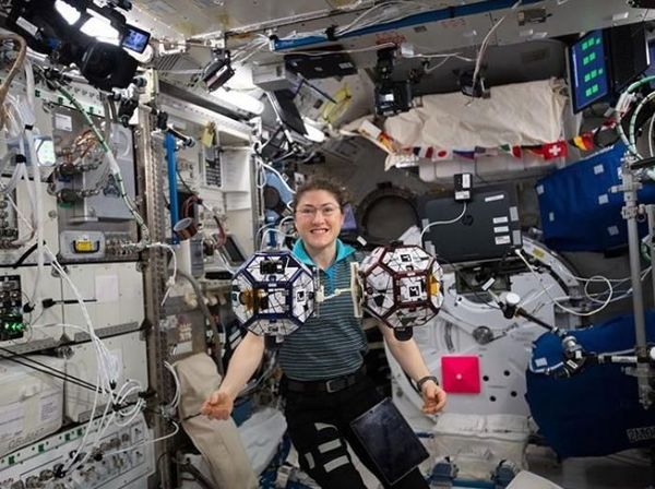 Potret Astronot Tukang Listrik, Perempuan Terlama Tinggal di Luar Angkasa