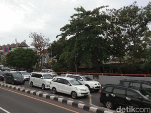 Mobil Pelat B cs Banjiri Bali