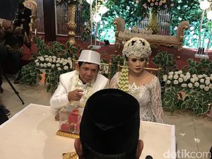 Ginanjar Resmi Nikahi Tiara yang 32 Tahun Lebih Muda, Apa Mas Kawinnya? Ginanjar Resmi Nikahi Tiara yang 32 Tahun Lebih Muda, Apa Mas Kawinnya?