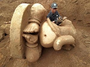 Temuan Batu Bata di Arca Ganesha Terbesar Dieng Ungkap Fakta Baru Temuan Batu Bata di Arca Ganesha Terbesar Dieng Ungkap Fakta Baru