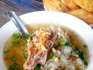 Yuk, Sarapan Soto Seger Berkuah Bening yang Gurih Hangat!