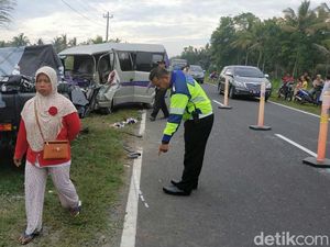 Laka Mobil Elf vs Pikap di Kebumen, 1 Meninggal dan 11 Luka