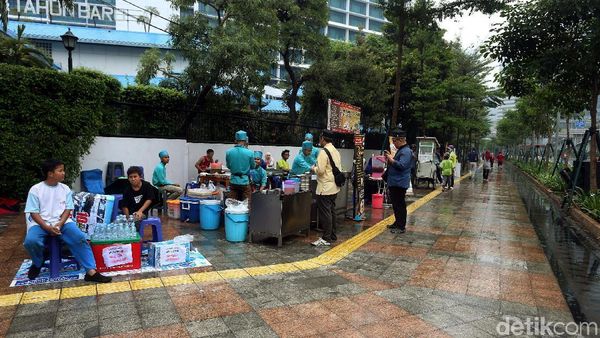 PKL Masih Menjamur di Kawasan CFD Jakarta