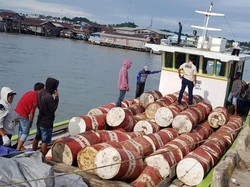 Kemenhub Amankan Kapal Pembawa 200 Drum Oli Mentah Tanpa SPB