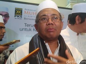 Presiden PKS: Pengakuan Penyerang Sekadar Tak Suka Novel Tidak Masuk Akal Presiden PKS: Pengakuan Penyerang Sekadar Tak Suka Novel Tidak Masuk Akal