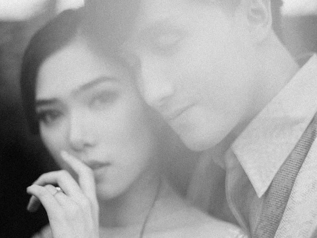 12 Tahun Tak PHP, Gini Romantisnya Calon Suami Isyana saat Lamaran 12 Tahun Tak PHP, Gini Romantisnya Calon Suami Isyana saat Lamaran