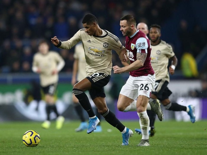 BURNLEY, ENGLAND - DECEMBER 28: Marcus Rashford of Manchester United holds off Phil Bardsley of Burnley FC during the Premier League match between Burnley FC and Manchester United at Turf Moor on December 28, 2019 in Burnley, United Kingdom. (Photo by Jan Kruger/Getty Images)