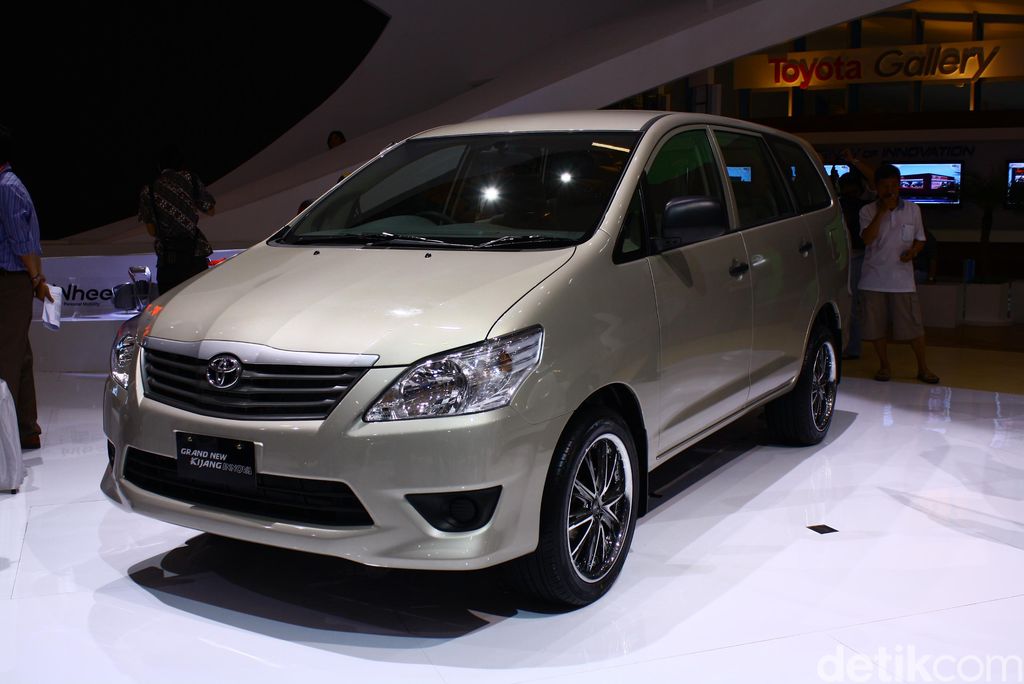 Toyota Kijang Innova 2011
