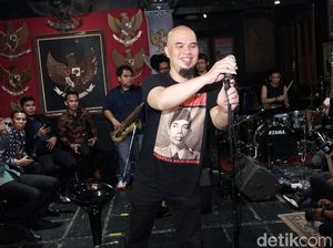 Ahmad Dhani Masih Nafkahi 6 Janda Korban Kecelakaan Dul, Anak-Istri Nyumbang Ahmad Dhani Masih Nafkahi 6 Janda Korban Kecelakaan Dul, Anak-Istri Nyumbang
