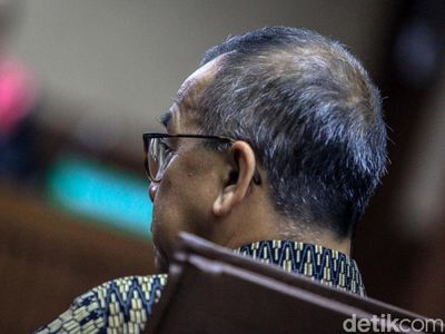 Momen Emirsyah Satar Dengarkan Dakwaan