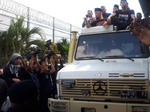 Mobil Raksasa yang Ditumpangi Ahmad Dhani, Mobil Apa? Mobil Raksasa yang Ditumpangi Ahmad Dhani, Mobil Apa?