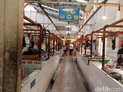 Pedagang Pasar Keluhkan Sepinya Pembeli di Akhir Tahun