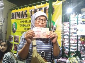 Jalan-jalan di Malioboro, Jokowi Beli Kaus untuk Kaesang