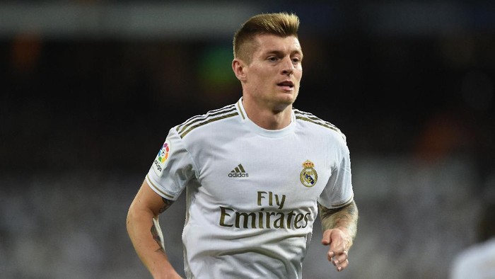 MADRID, SPAIN - DECEMBER 22:  Toni Kroos of Real Madrid CF looks on  during the Liga match between Real Madrid CF and Athletic Club at Estadio Santiago Bernabeu on December 22, 2019 in Madrid, Spain. (Photo by Denis Doyle/Getty Images)
