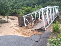 Diterjang Banjir, Jembatan Penghubung Lahat-Muarenim Sumsel Putus