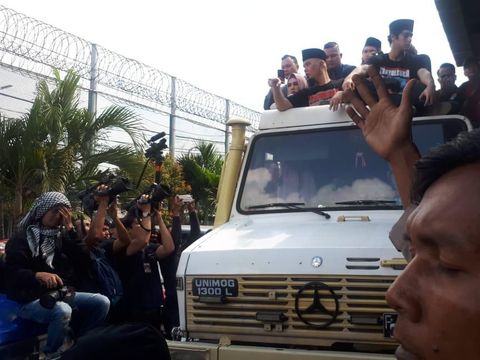 Ahmad Dhani bebas dari penjara dan dijemput istri serta anak-anaknya