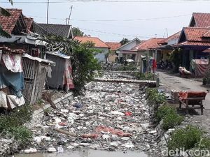 Duh! Kiriman Sampah Jadi Kado Akhir Tahun Warga Kupu Brebes Duh! Kiriman Sampah Jadi Kado Akhir Tahun Warga Kupu Brebes