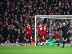 Di injury time babak pertama, Wolves sempat menyamakan skor lewat Pedro Neto. Namun, VAR membatalkan gol itu karena Jonny, yang memberi assist, sudah lebih dulu offside. Clive Brunskill/Getty Images.