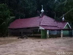 Banjir Bandang Terjang 3 Desa di Lahat Sumsel, 7 Rumah Hanyut