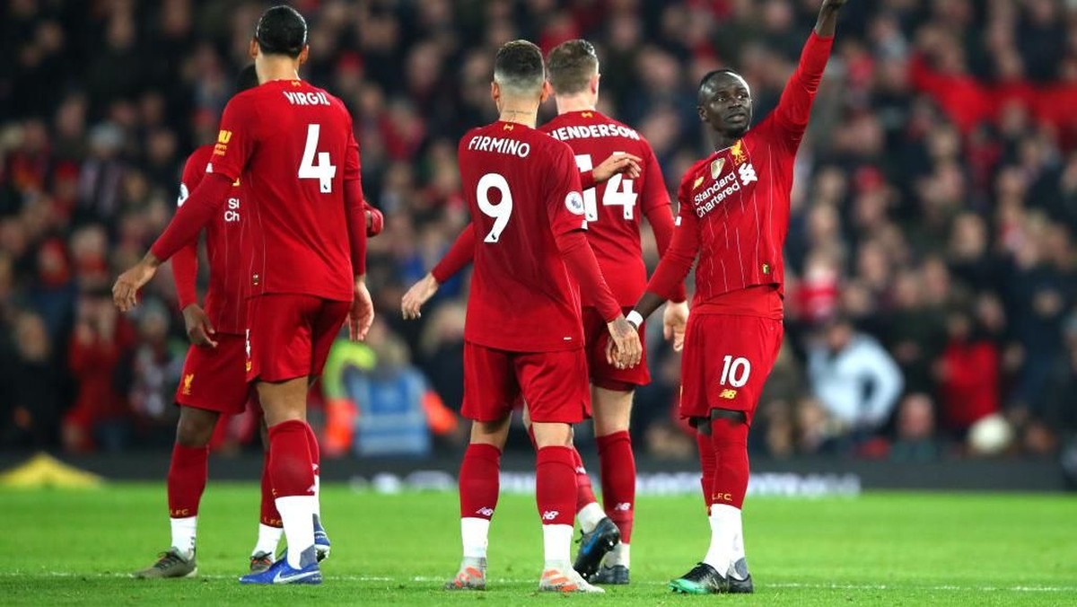 Liverpool menang 1-0 atas Wolverhampton Wanderers lewat gol tunggal Sadio Mane (kanan) yang disahkan VAR. (Foto: Clive Brunskill/Getty Images)