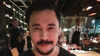 Ello Doyan Burger dan Nasi Goreng, Ini Keseruan Momen Makannya