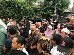 Takbir dan Salawat Menggema Sambut Kedatangan Ahmad Dhani