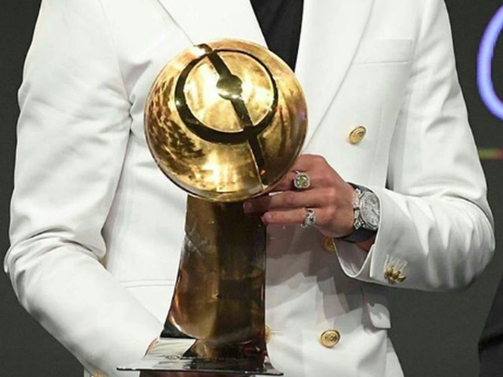 Cristiano Ronaldo Pakai Jam Rolex Termahal di Dunia Seharga Rp 6,9 M Cristiano Ronaldo Pakai Jam Rolex Termahal di Dunia Seharga Rp 6,9 M